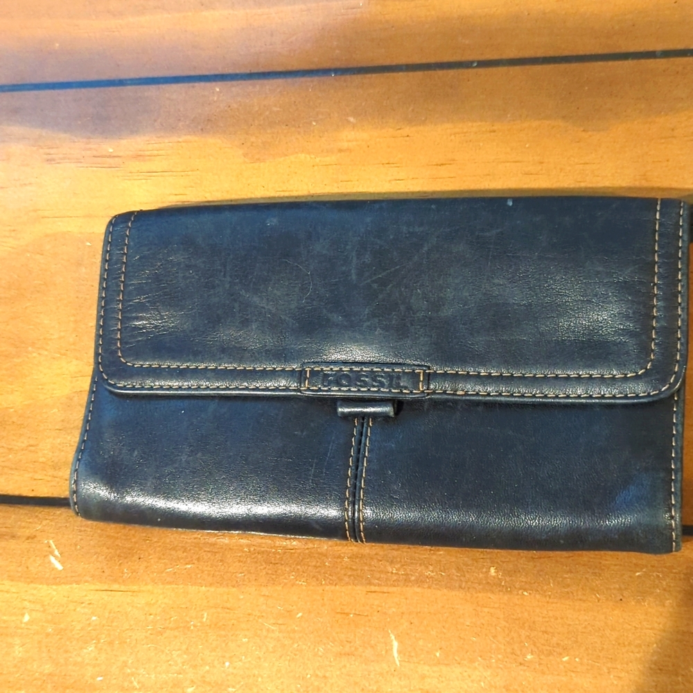 Fossil soft black leather wallet, tri fold, snap closure